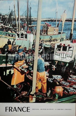 FRANCE BRETAGNE FINISTERE LE PORT DE PECHE DU GUILVINEC DECHARGEMENT DE LA SARDINE AFFICHE ORIGINALE FORMAT 40X60 CM CIRCA 1960