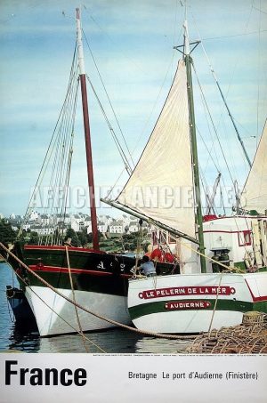 BRETAGNE FINISTERE LE PORT D'AUDIERNE SARDINIERS A QUAI AFFICHE ORIGINALE FORMAT 40X60 CM CIRCA 1960