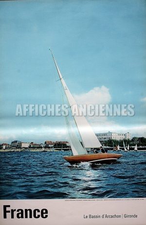 FRANCE GIRONDE LE BASSIN D'ARCACHON VOILIER REQUIN EN REGATE AFFICHE ORIGINALE FORMAT  40X60 CM CIRCA 1960