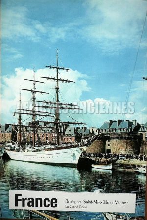 BRETAGNE ILLE ET VILAINE LA GRAND'PORTE SAINT MALO CLIPPER TROIS MATS A QUAI AFFICHE ORIGINALE FORMAT 40X60 CM CIRCA 1960